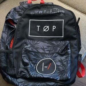 🎒back pack..smoke free pet free